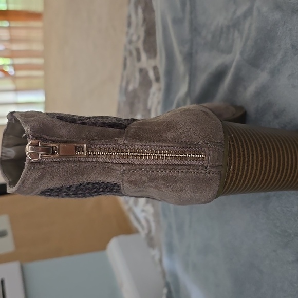 JUICY COUTURE 4 in BOOTS - Picture 2 of 6